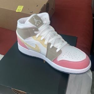 Air Jordan 1 Mid SE